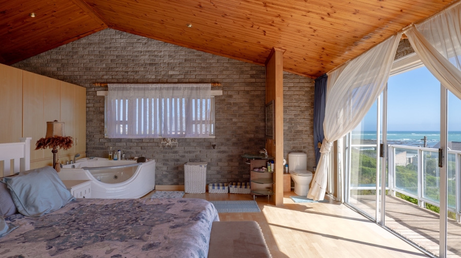 5 Bedroom Property for Sale in Suiderstrand Western Cape